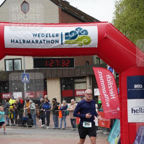 04.05.2025 - 8. Wedeler Halbmarathon Felixshl http://msf.ph/oto/7817168 04.05.2025 11:27:30 Ziel 674, 705 meine-sportfotos.de