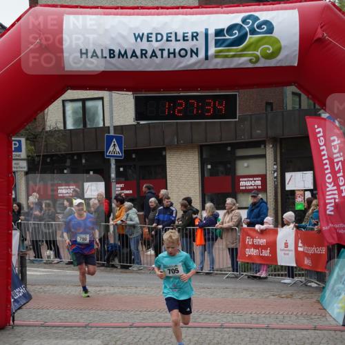 04.05.2025 - 8. Wedeler Halbmarathon Felixshl http://msf.ph/oto/7817170 04.05.2025 11:27:32 Ziel 674, 705, 790 meine-sportfotos.de