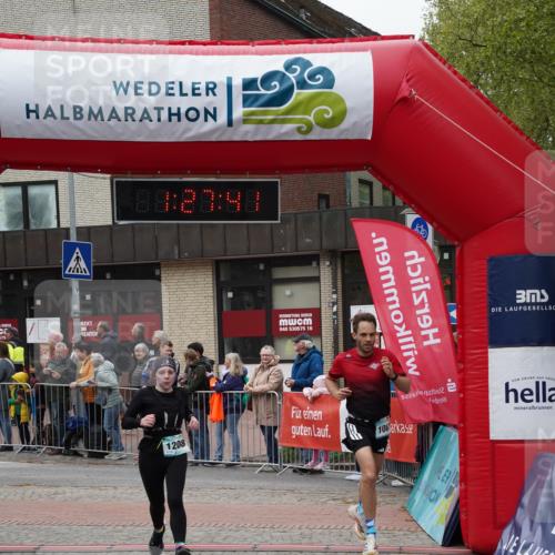 04.05.2025 - 8. Wedeler Halbmarathon Felixshl http://msf.ph/oto/7817190 04.05.2025 11:27:39 Ziel 790, 862, 1081, 1208 meine-sportfotos.de