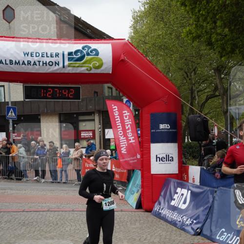04.05.2025 - 8. Wedeler Halbmarathon Felixshl http://msf.ph/oto/7817196 04.05.2025 11:27:40 Ziel 790, 862, 1081, 1208 meine-sportfotos.de