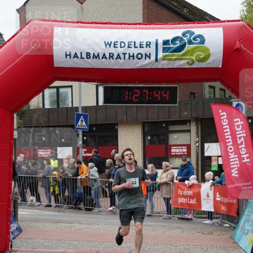 04.05.2025 - 8. Wedeler Halbmarathon Felixshl http://msf.ph/oto/7817199 04.05.2025 11:27:42 Ziel 862, 1081, 1208 meine-sportfotos.de