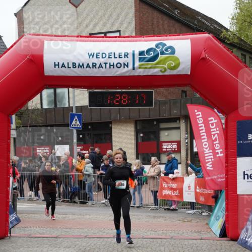 04.05.2025 - 8. Wedeler Halbmarathon Felixshl http://msf.ph/oto/7817242 04.05.2025 11:28:15 Ziel 372, 836, 1195 meine-sportfotos.de