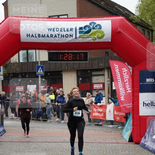 04.05.2025 - 8. Wedeler Halbmarathon Felixshl http://msf.ph/oto/7817246 04.05.2025 11:28:15 Ziel 372, 836, 1195 meine-sportfotos.de