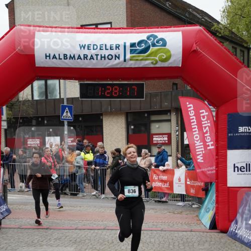 04.05.2025 - 8. Wedeler Halbmarathon Felixshl http://msf.ph/oto/7817247 04.05.2025 11:28:16 Ziel 372, 836, 1096, 1195 meine-sportfotos.de