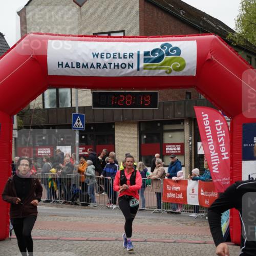 04.05.2025 - 8. Wedeler Halbmarathon Felixshl http://msf.ph/oto/7817250 04.05.2025 11:28:17 Ziel 372, 836, 1096, 1195 meine-sportfotos.de