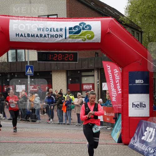 04.05.2025 - 8. Wedeler Halbmarathon Felixshl http://msf.ph/oto/7817255 04.05.2025 11:28:18 Ziel 372, 836, 1096, 1195 meine-sportfotos.de