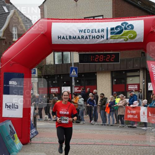 04.05.2025 - 8. Wedeler Halbmarathon Felixshl http://msf.ph/oto/7817257 04.05.2025 11:28:20 Ziel 372, 836, 1096, 1195 meine-sportfotos.de