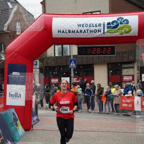 04.05.2025 - 8. Wedeler Halbmarathon Felixshl http://msf.ph/oto/7817259 04.05.2025 11:28:20 Ziel 372, 836, 1096, 1195 meine-sportfotos.de