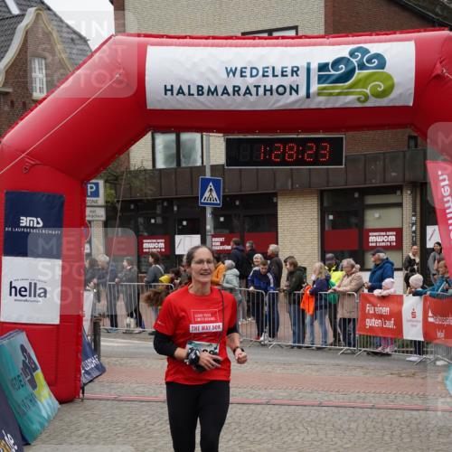 04.05.2025 - 8. Wedeler Halbmarathon Felixshl http://msf.ph/oto/7817261 04.05.2025 11:28:21 Ziel 372, 836, 1096, 1195 meine-sportfotos.de