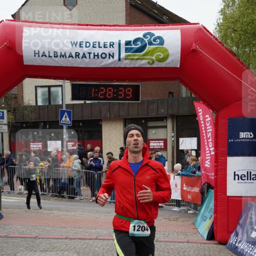 04.05.2025 - 8. Wedeler Halbmarathon Felixshl http://msf.ph/oto/7817274 04.05.2025 11:28:37 Ziel 227, 228, 1204 meine-sportfotos.de
