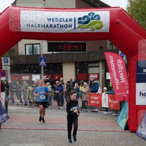 04.05.2025 - 8. Wedeler Halbmarathon Felixshl http://msf.ph/oto/7817276 04.05.2025 11:28:39 Ziel 227, 228, 301, 1204 meine-sportfotos.de