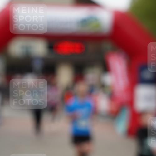 04.05.2025 - 8. Wedeler Halbmarathon Felixshl http://msf.ph/oto/7817287 04.05.2025 11:28:42 Ziel 27, 227, 228, 301, 1204 meine-sportfotos.de