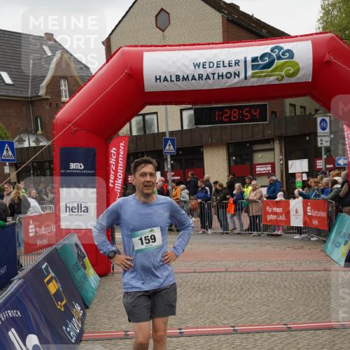 04.05.2025 - 8. Wedeler Halbmarathon Felixshl http://msf.ph/oto/7817306 04.05.2025 11:28:52 Ziel 159, 853 meine-sportfotos.de