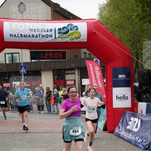 04.05.2025 - 8. Wedeler Halbmarathon Felixshl http://msf.ph/oto/7817321 04.05.2025 11:29:03 Ziel 56, 483, 484, 564, 924, 1139, 1210 meine-sportfotos.de