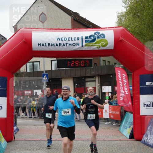 04.05.2025 - 8. Wedeler Halbmarathon Felixshl http://msf.ph/oto/7817325 04.05.2025 11:29:05 Ziel 56, 484, 564, 924, 1139, 1210 meine-sportfotos.de
