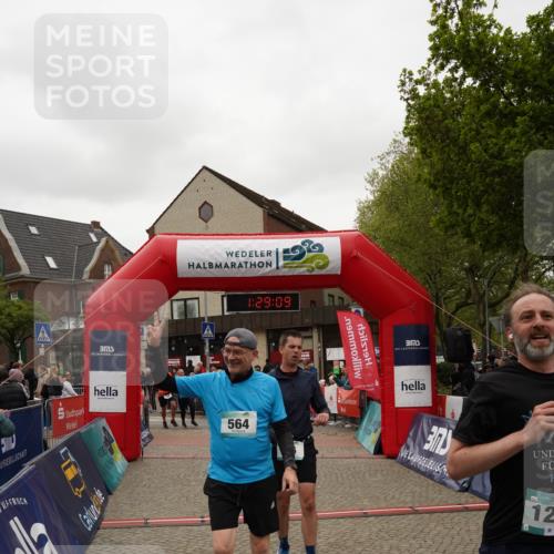 04.05.2025 - 8. Wedeler Halbmarathon Felixshl http://msf.ph/oto/7817329 04.05.2025 11:29:07 Ziel 56, 484, 564, 783, 784, 924, 1139, 1210 meine-sportfotos.de