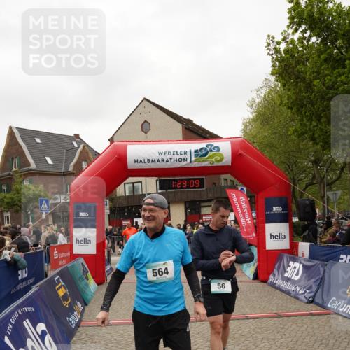 04.05.2025 - 8. Wedeler Halbmarathon Felixshl http://msf.ph/oto/7817332 04.05.2025 11:29:07 Ziel 56, 484, 564, 783, 784, 924, 1139, 1210 meine-sportfotos.de