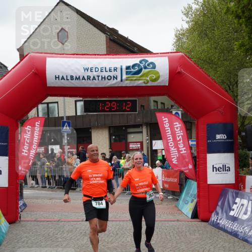 04.05.2025 - 8. Wedeler Halbmarathon Felixshl http://msf.ph/oto/7817335 04.05.2025 11:29:10 Ziel 56, 783, 784, 1210 meine-sportfotos.de