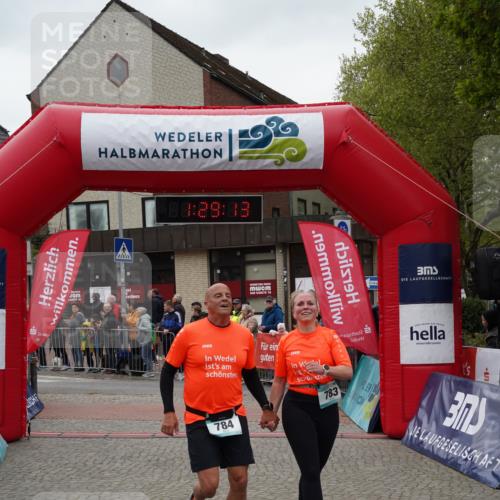 04.05.2025 - 8. Wedeler Halbmarathon Felixshl http://msf.ph/oto/7817338 04.05.2025 11:29:11 Ziel 56, 783, 784, 1203 meine-sportfotos.de