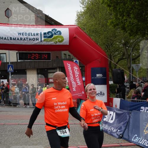 04.05.2025 - 8. Wedeler Halbmarathon Felixshl http://msf.ph/oto/7817344 04.05.2025 11:29:12 Ziel 783, 784, 1203 meine-sportfotos.de