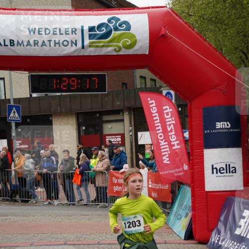 04.05.2025 - 8. Wedeler Halbmarathon Felixshl http://msf.ph/oto/7817349 04.05.2025 11:29:15 Ziel 783, 784, 1099, 1203 meine-sportfotos.de