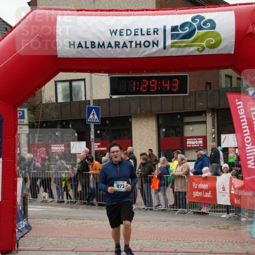 04.05.2025 - 8. Wedeler Halbmarathon Felixshl http://msf.ph/oto/7817385 04.05.2025 11:29:41 Ziel 969, 973 meine-sportfotos.de