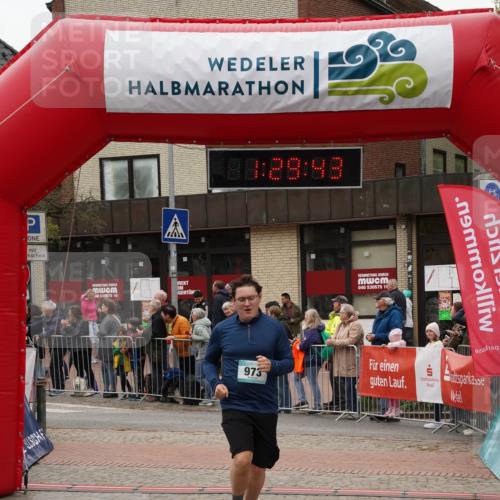 04.05.2025 - 8. Wedeler Halbmarathon Felixshl http://msf.ph/oto/7817387 04.05.2025 11:29:41 Ziel 969, 973 meine-sportfotos.de