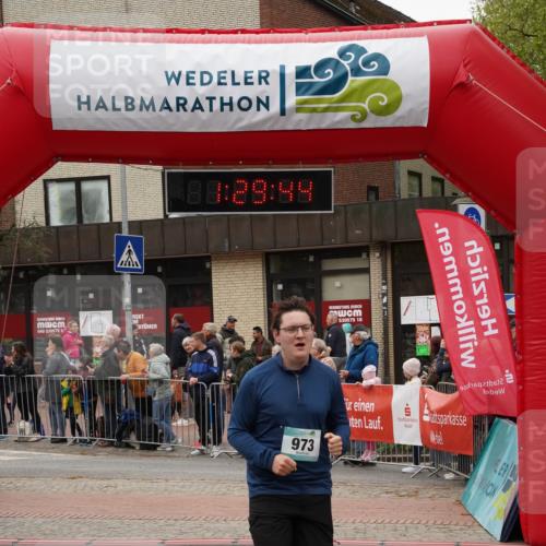04.05.2025 - 8. Wedeler Halbmarathon Felixshl http://msf.ph/oto/7817391 04.05.2025 11:29:42 Ziel 969, 973 meine-sportfotos.de