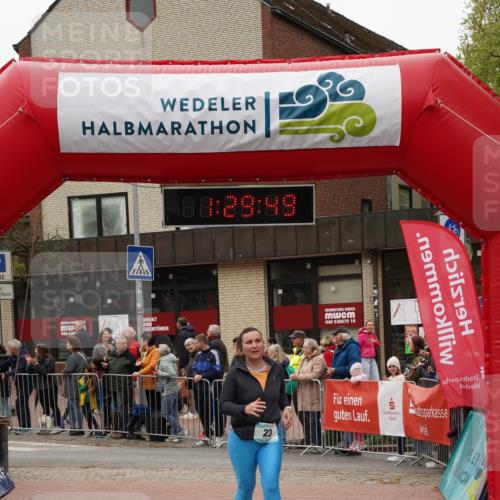 04.05.2025 - 8. Wedeler Halbmarathon Felixshl http://msf.ph/oto/7817404 04.05.2025 11:29:47 Ziel 23, 701, 973, 1004 meine-sportfotos.de
