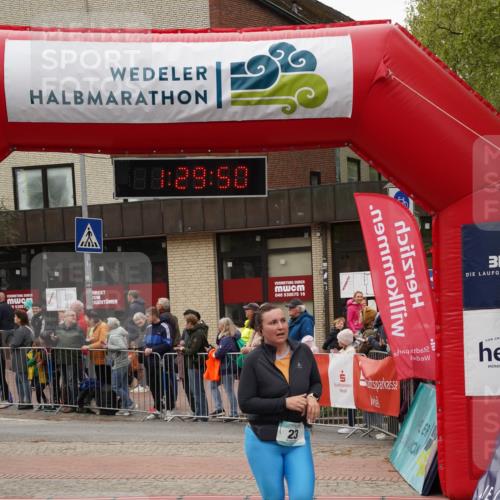 04.05.2025 - 8. Wedeler Halbmarathon Felixshl http://msf.ph/oto/7817408 04.05.2025 11:29:48 Ziel 23, 701, 1004 meine-sportfotos.de