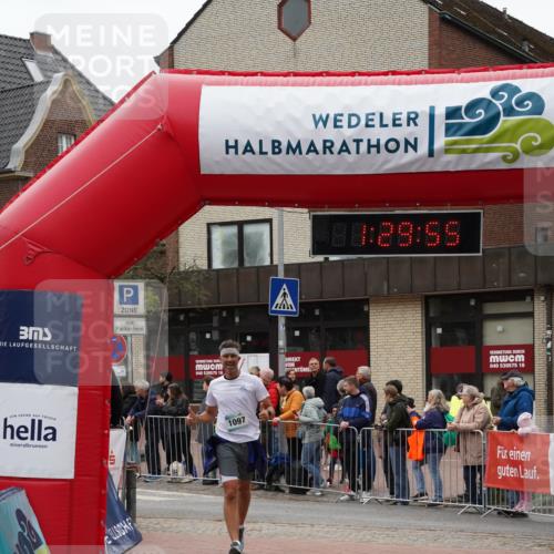 04.05.2025 - 8. Wedeler Halbmarathon Felixshl http://msf.ph/oto/7817410 04.05.2025 11:29:53 Ziel 23, 1097 meine-sportfotos.de