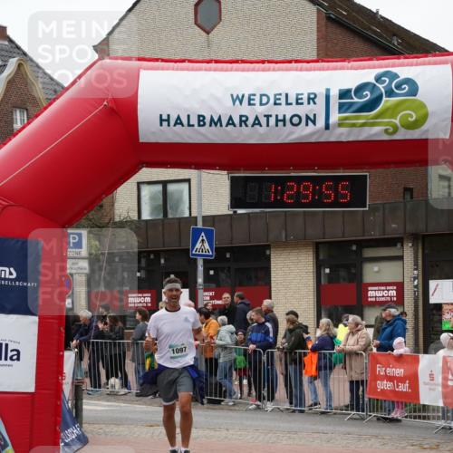04.05.2025 - 8. Wedeler Halbmarathon Felixshl http://msf.ph/oto/7817412 04.05.2025 11:29:53 Ziel 23, 1097 meine-sportfotos.de