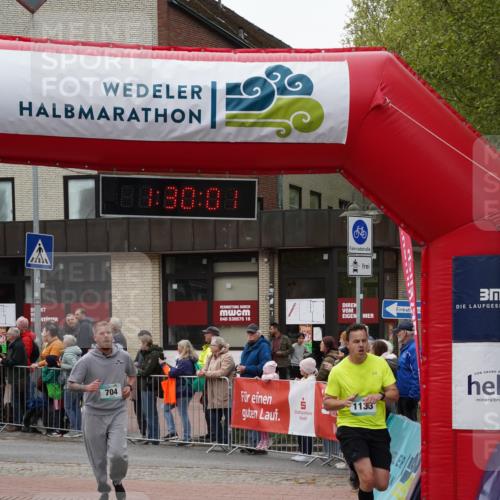 04.05.2025 - 8. Wedeler Halbmarathon Felixshl http://msf.ph/oto/7817426 04.05.2025 11:29:59 Ziel 704, 1097, 1133 meine-sportfotos.de