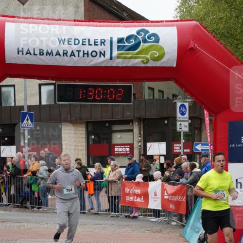 04.05.2025 - 8. Wedeler Halbmarathon Felixshl http://msf.ph/oto/7817428 04.05.2025 11:30:00 Ziel 704, 1097, 1133 meine-sportfotos.de