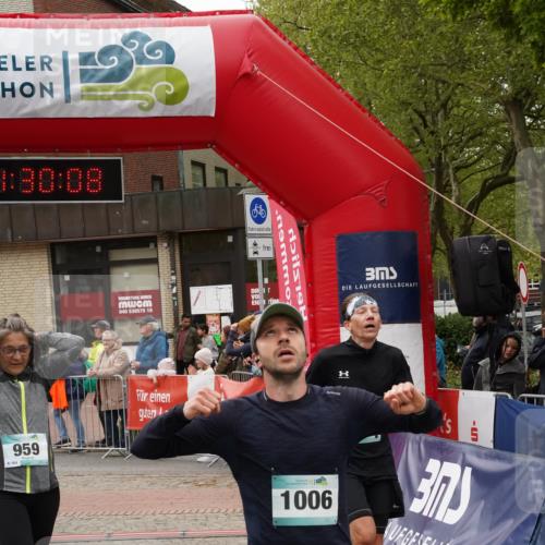 04.05.2025 - 8. Wedeler Halbmarathon Felixshl http://msf.ph/oto/7817445 04.05.2025 11:30:06 Ziel 454, 567, 575, 704, 959, 1006, 1133 meine-sportfotos.de