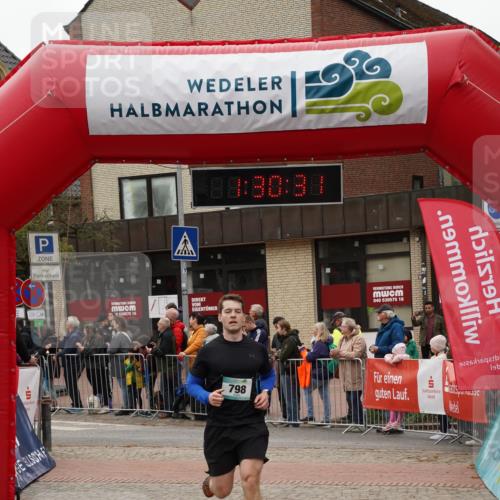 04.05.2025 - 8. Wedeler Halbmarathon Felixshl http://msf.ph/oto/7817480 04.05.2025 11:30:29 Ziel 798, 929 meine-sportfotos.de