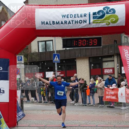 04.05.2025 - 8. Wedeler Halbmarathon Felixshl http://msf.ph/oto/7817494 04.05.2025 11:30:37 Ziel 846, 860 meine-sportfotos.de