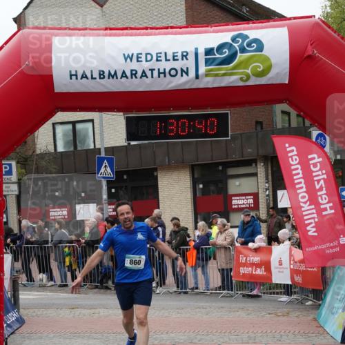 04.05.2025 - 8. Wedeler Halbmarathon Felixshl http://msf.ph/oto/7817498 04.05.2025 11:30:38 Ziel 846, 860 meine-sportfotos.de
