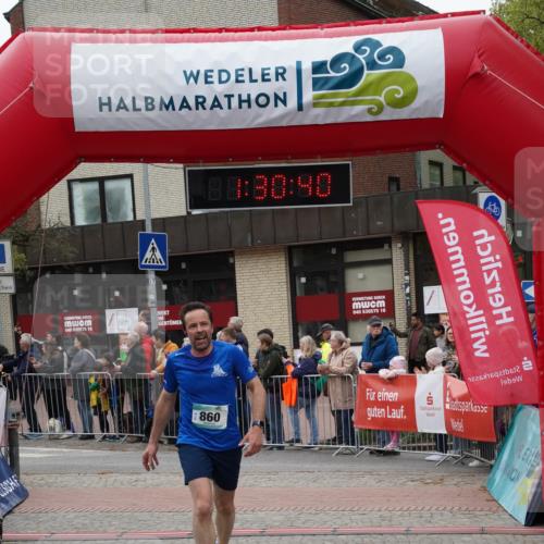 04.05.2025 - 8. Wedeler Halbmarathon Felixshl http://msf.ph/oto/7817500 04.05.2025 11:30:38 Ziel 846, 860 meine-sportfotos.de