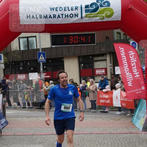 04.05.2025 - 8. Wedeler Halbmarathon Felixshl http://msf.ph/oto/7817503 04.05.2025 11:30:39 Ziel 846, 860 meine-sportfotos.de