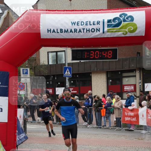 04.05.2025 - 8. Wedeler Halbmarathon Felixshl http://msf.ph/oto/7817509 04.05.2025 11:30:46 Ziel 656, 659, 996 meine-sportfotos.de