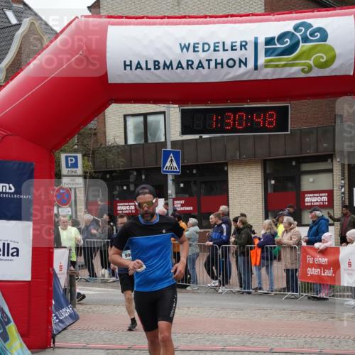 04.05.2025 - 8. Wedeler Halbmarathon Felixshl http://msf.ph/oto/7817512 04.05.2025 11:30:46 Ziel 656, 659, 996 meine-sportfotos.de