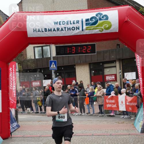 04.05.2025 - 8. Wedeler Halbmarathon Felixshl http://msf.ph/oto/7817568 04.05.2025 11:31:20 Ziel 840, 934 meine-sportfotos.de