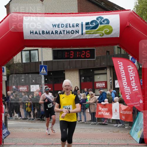 04.05.2025 - 8. Wedeler Halbmarathon Felixshl http://msf.ph/oto/7817574 04.05.2025 11:31:24 Ziel 840, 863, 934 meine-sportfotos.de