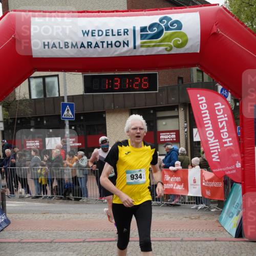 04.05.2025 - 8. Wedeler Halbmarathon Felixshl http://msf.ph/oto/7817577 04.05.2025 11:31:24 Ziel 840, 863, 934 meine-sportfotos.de