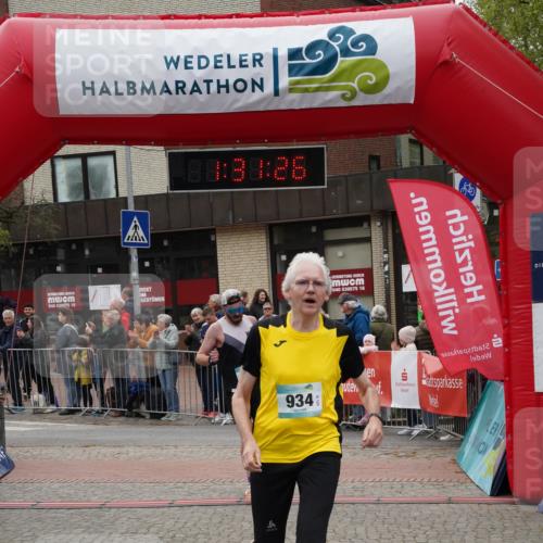 04.05.2025 - 8. Wedeler Halbmarathon Felixshl http://msf.ph/oto/7817578 04.05.2025 11:31:24 Ziel 840, 863, 934 meine-sportfotos.de