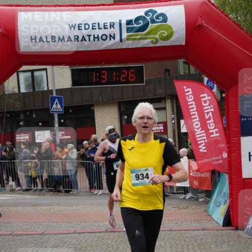 04.05.2025 - 8. Wedeler Halbmarathon Felixshl http://msf.ph/oto/7817579 04.05.2025 11:31:24 Ziel 840, 863, 934 meine-sportfotos.de