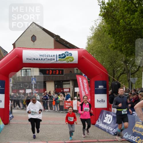 04.05.2025 - 8. Wedeler Halbmarathon Felixshl http://msf.ph/oto/7817592 04.05.2025 11:31:29 Ziel 77, 699, 863, 934, 1039, 1041, 1124 meine-sportfotos.de