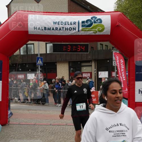 04.05.2025 - 8. Wedeler Halbmarathon Felixshl http://msf.ph/oto/7817596 04.05.2025 11:31:32 Ziel 77, 699, 1039, 1041, 1124 meine-sportfotos.de