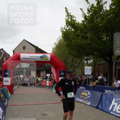 04.05.2025 - 8. Wedeler Halbmarathon Felixshl http://msf.ph/oto/7817603 04.05.2025 11:31:35 Ziel 77, 367, 699, 1039, 1041, 1124 meine-sportfotos.de